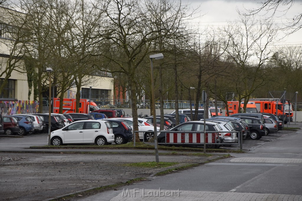 Einsatz BF Koeln Schule Burgwiesenstr Koeln Holweide P090.JPG - Miklos Laubert